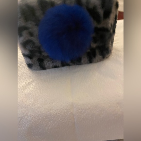 AREA STARS FAUX FUR SHOULDER BAG - Picture 13 of 14
